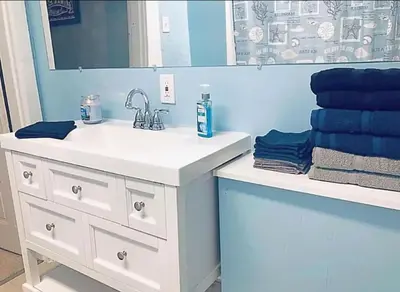 a bathroom with a sink and a mirror at Sleeps 16 with 11 Beds 6 Bedrooms plus WIFI in Dayton