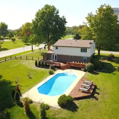 Amazing Pool & Walk to the Park