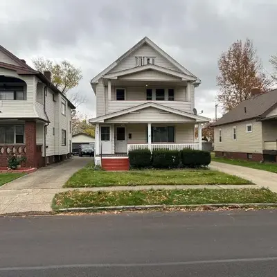 Great Room near Cleveland airport