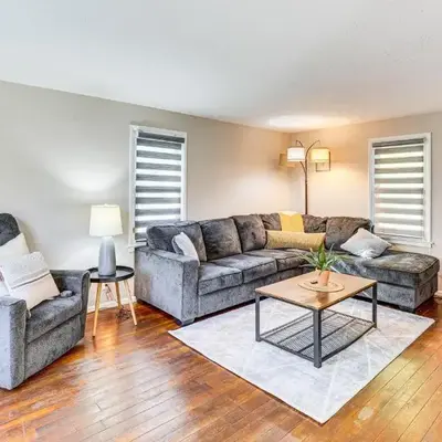 Cozy Home 4 Mi to YSU Campus Penguins Welcome!