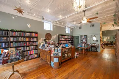 a book store with many shelves of books at The Washington Cottage - 6ppl in Harrison
