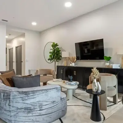 Resort Style Property 2B 2B walk to Everything!