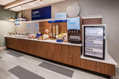 an apple store with a counter with an appleasteryasteryasteryasteryasteryasteryastery at Holiday Inn Express - Akron NW - Fairlawn by IHG in Akron