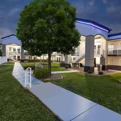 Days Inn by Wyndham Austintown