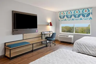 a hotel room with a flat screen tv and a desk at Tru By Hilton Sharonville, OH in Cincinnati
