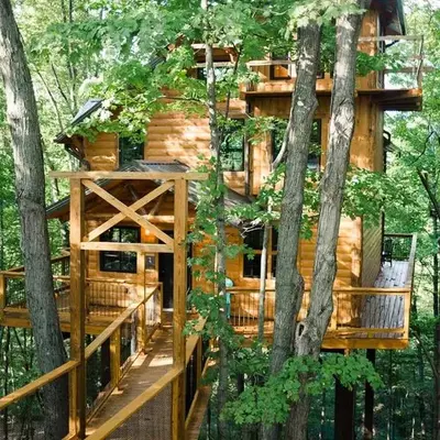 Treehouse #1 by Amish Country Lodging