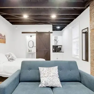Housepitality - The Reichstag Suite - Modern