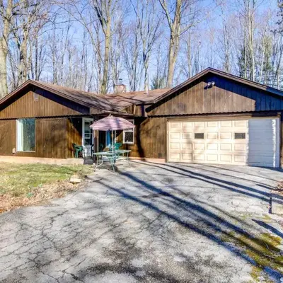 Pet-Friendly Youngstown Cottage with Yard
